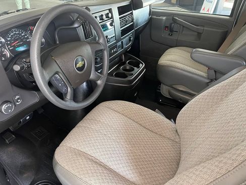 Used 2024 Chevrolet Express 3500 LT w/ LT Preferred Equipment Group RWD image 5