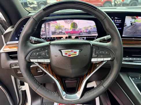 Used 2023 Cadillac Escalade Premium Luxury AWD/4WD image 22