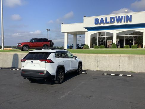 Used 2023 Toyota RAV4 AWD Hybrid image 7