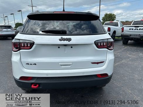 Used 2025 Jeep Compass Trailhawk AWD/4WD image 4