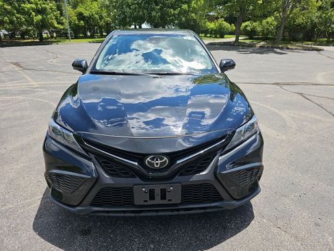 Used 2024 Toyota Camry SE FWD image 9