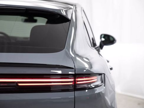 Certified 2025 Porsche Cayenne S AWD/4WD image 21