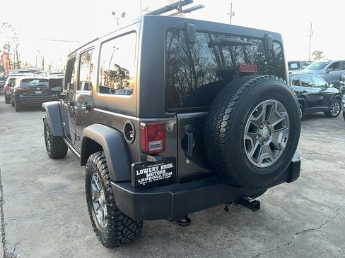 Used 2016 Jeep Wrangler Unlimited Rubicon w/ Connectivity Group image 7