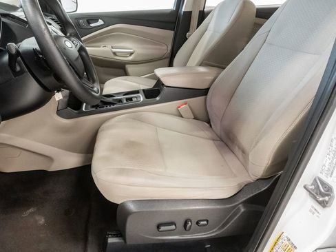 Used 2017 Ford Escape SE FWD image 10