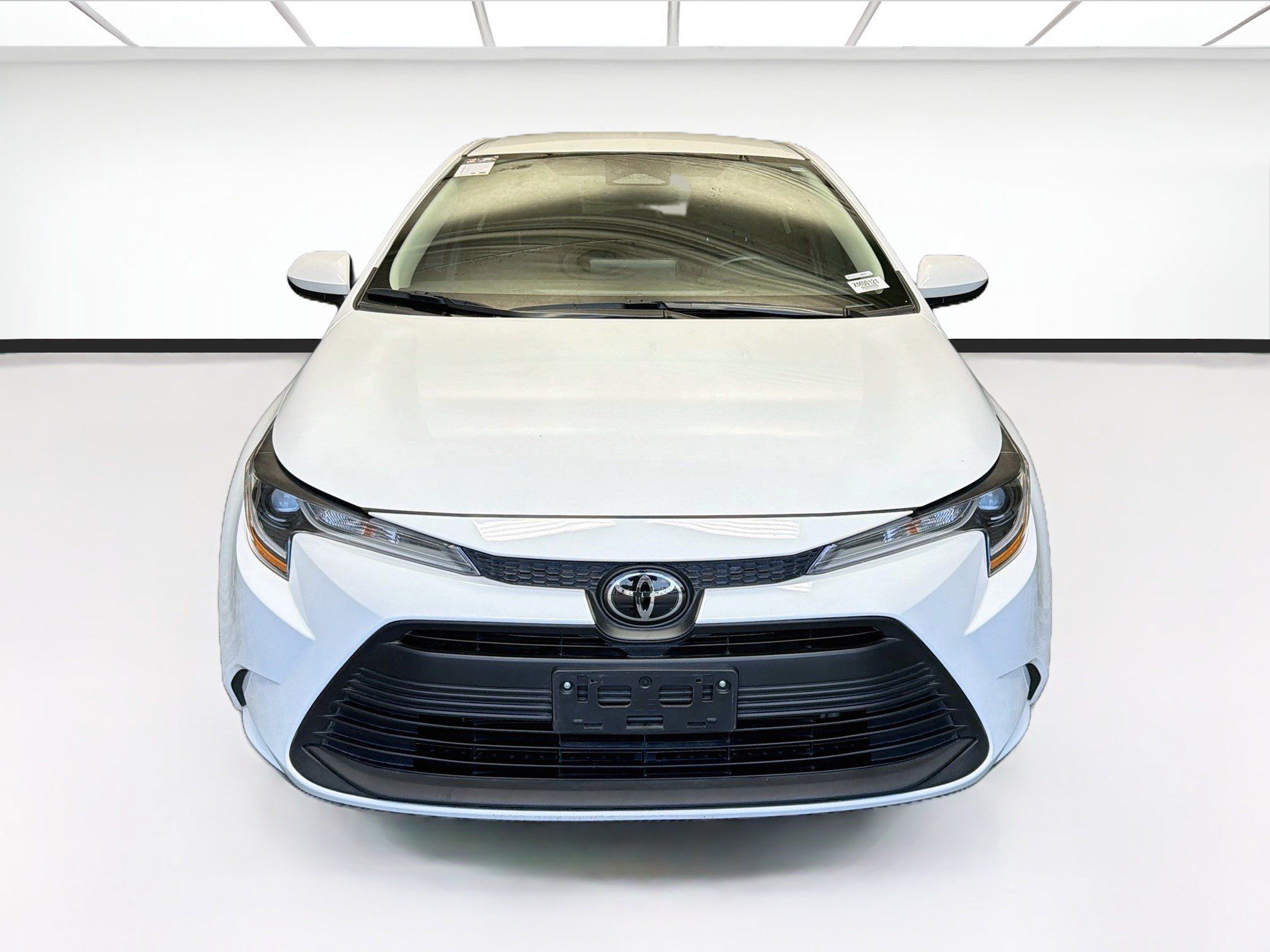 Used 2025 Toyota Corolla LE FWD image 2