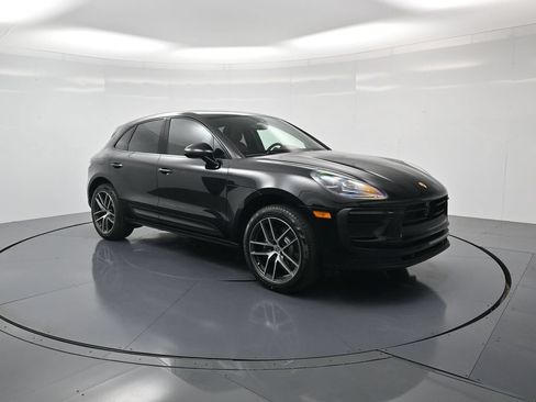 Certified 2026 Porsche Macan AWD/4WD image 32