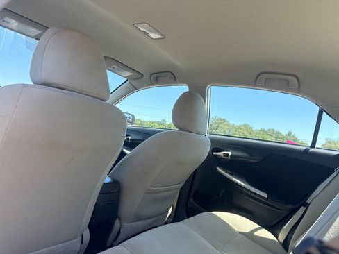 Used 2013 Toyota Corolla LE FWD image 25