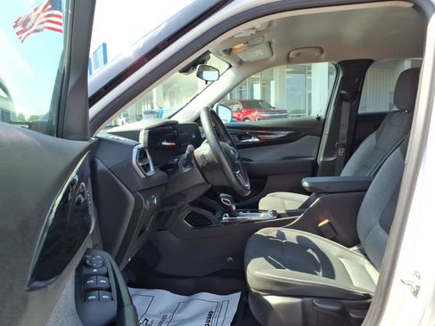 Used 2024 Chevrolet TrailBlazer LT w/ LT Cold Weather Package FWD image 17