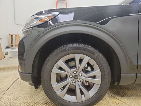 Used 2025 Ford Explorer Active w/ Active Comfort Package image 19