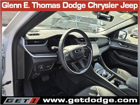 New 2025 Jeep Grand Cherokee Limited w/ Black Appearance Package image 8