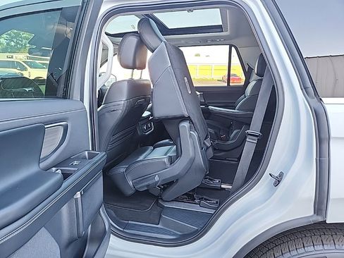 Used 2025 Ford Expedition Platinum AWD/4WD image 33