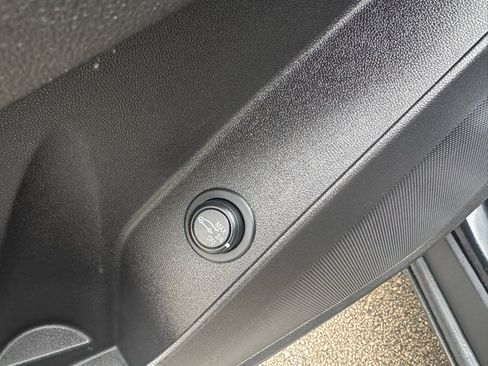 Used 2021 Chevrolet Equinox LT image 13