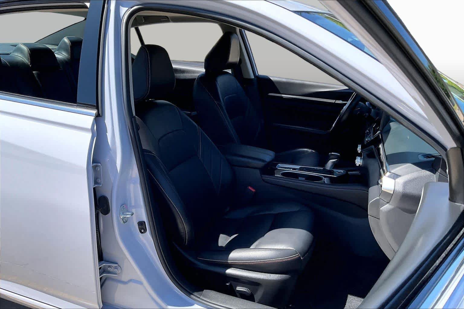 Used 2025 Nissan Altima 2.5 SR w/ SR Premium Package AWD/4WD image 9