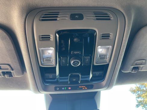 Used 2025 Cadillac Escalade ESV Sport Platinum image 38