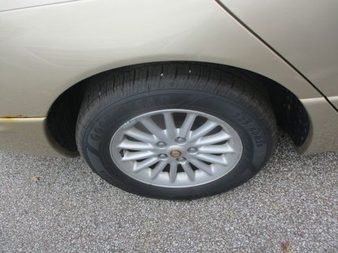 Used 1999 Chrysler Concorde LXi image 3