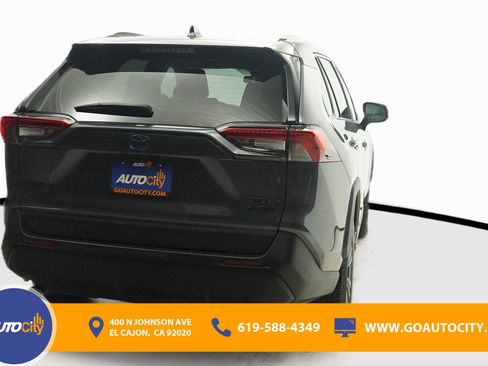 Used 2022 Toyota RAV4 XLE Premium AWD/4WD image 10