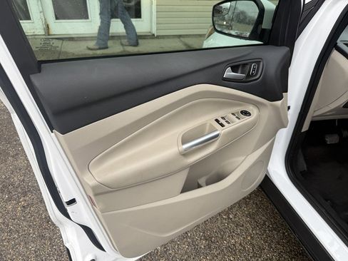 Used 2017 Ford Escape SE image 11