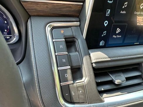 Used 2023 Chevrolet Tahoe Premier AWD/4WD image 22