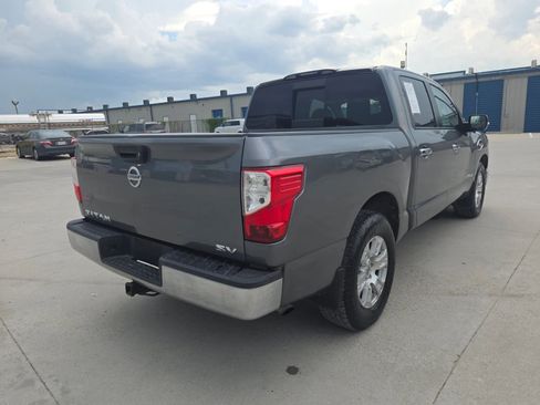 Used 2017 Nissan Titan SV RWD image 19