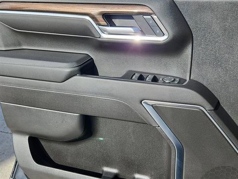 Used 2023 Chevrolet Silverado 1500 LT image 7