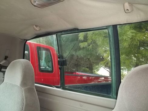 Used 1997 Ford F250 XLT image 6