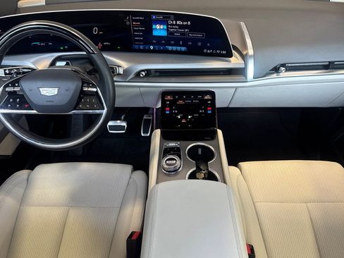Used 2026 Cadillac Vistiq Luxury AWD/4WD image 16