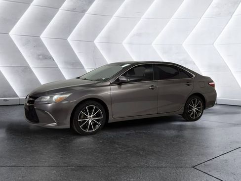 Used 2016 Toyota Camry XSE FWD image 3
