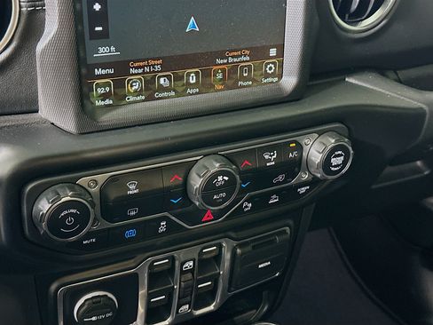 Used 2022 Jeep Wrangler Unlimited Sahara w/ Safety Group AWD/4WD image 23