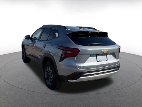 Used 2025 Chevrolet Trax LT w/ LT Convenience Package image 11