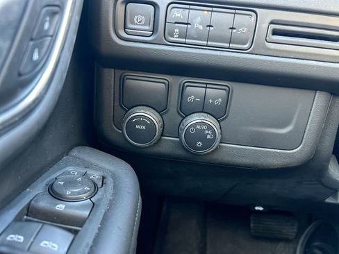 Used 2022 Chevrolet Suburban LT RWD image 25