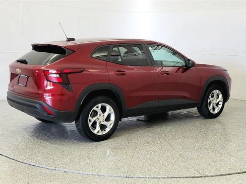 Used 2024 Chevrolet Trax LS w/ LS Convenience Package FWD image 7