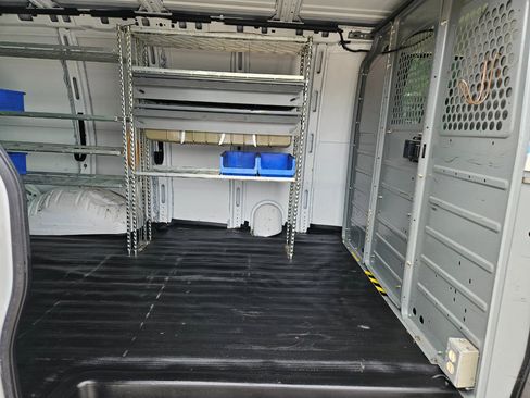 Used 2014 Chevrolet Express 2500 image 22