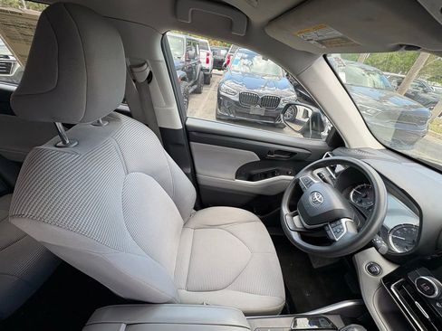 Used 2023 Toyota Highlander L FWD image 26