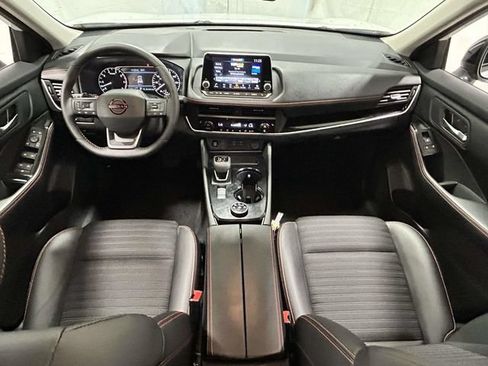 Used 2025 Nissan Rogue SV AWD/4WD image 10
