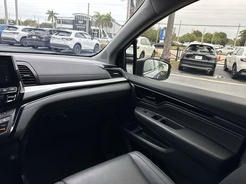 Certified 2024 Honda Odyssey Touring image 11