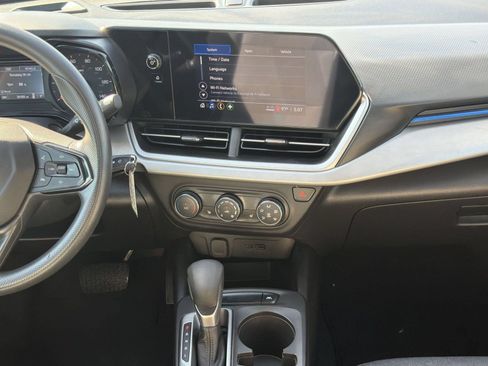 Used 2024 Chevrolet Trax LS w/ LS Convenience Package FWD image 18