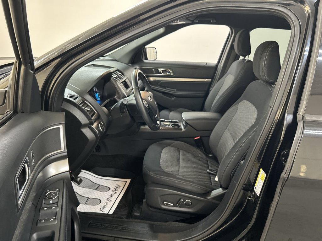 Used 2018 Ford Explorer XLT FWD image 9