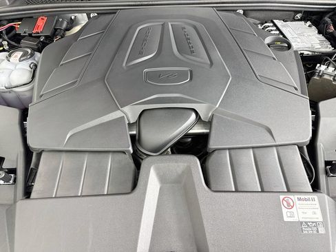 Certified 2024 Porsche Cayenne AWD/4WD image 31