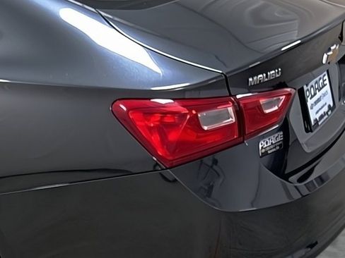 Used 2017 Chevrolet Malibu LT w/ Leather Package image 10