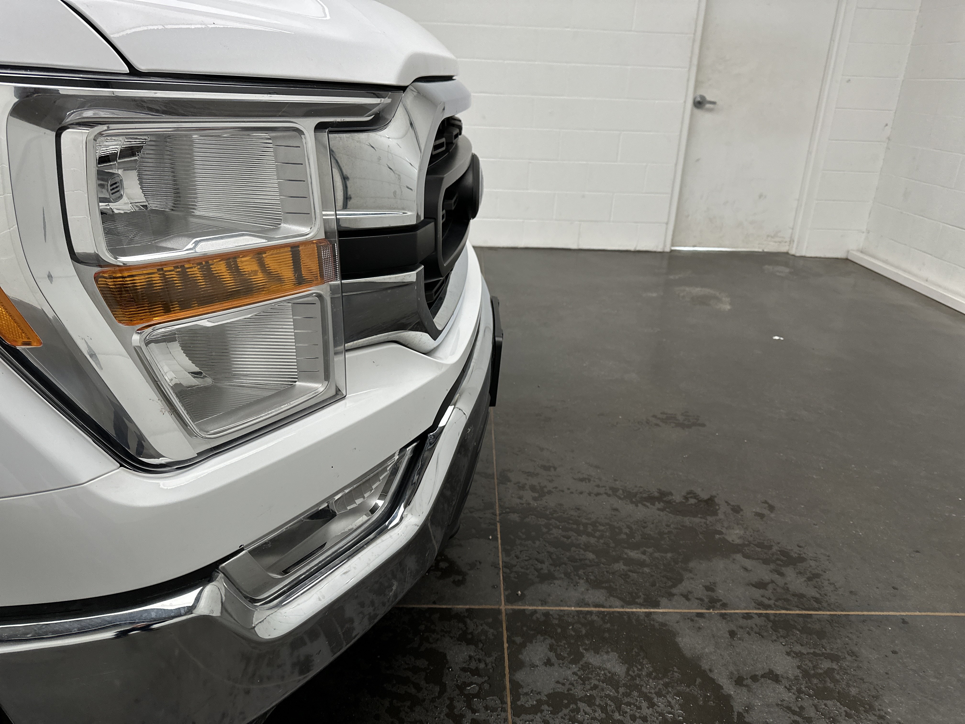 Used 2022 Ford F150 XLT AWD/4WD image 2