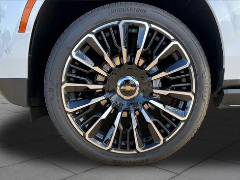 Used 2026 Chevrolet Tahoe High Country AWD/4WD image 12