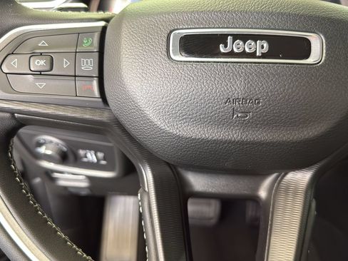 Used 2024 Jeep Grand Cherokee Altitude RWD image 16