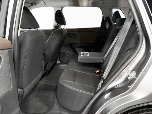 Used 2023 Nissan Rogue S image 5