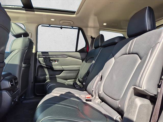 Used 2025 Honda Pilot Elite image 21