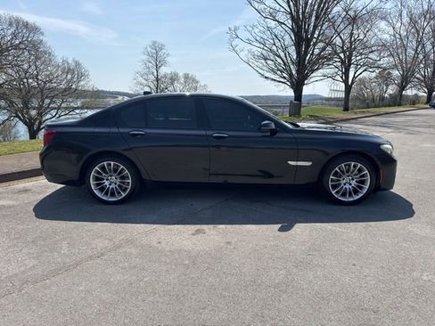 Used 2014 BMW 750i image 8