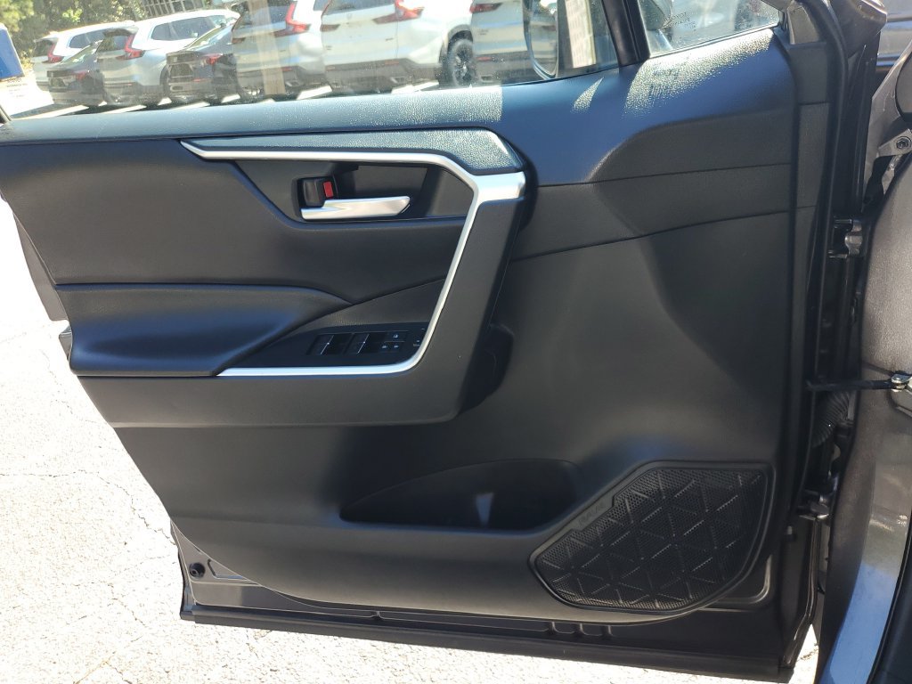 Used 2024 Toyota RAV4 XLE AWD/4WD image 31