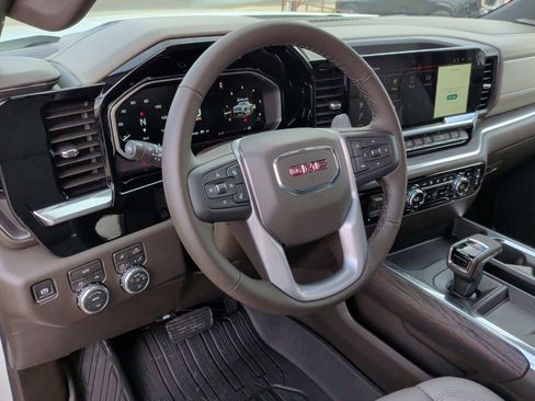 New 2026 GMC Sierra 1500 SLT image 15