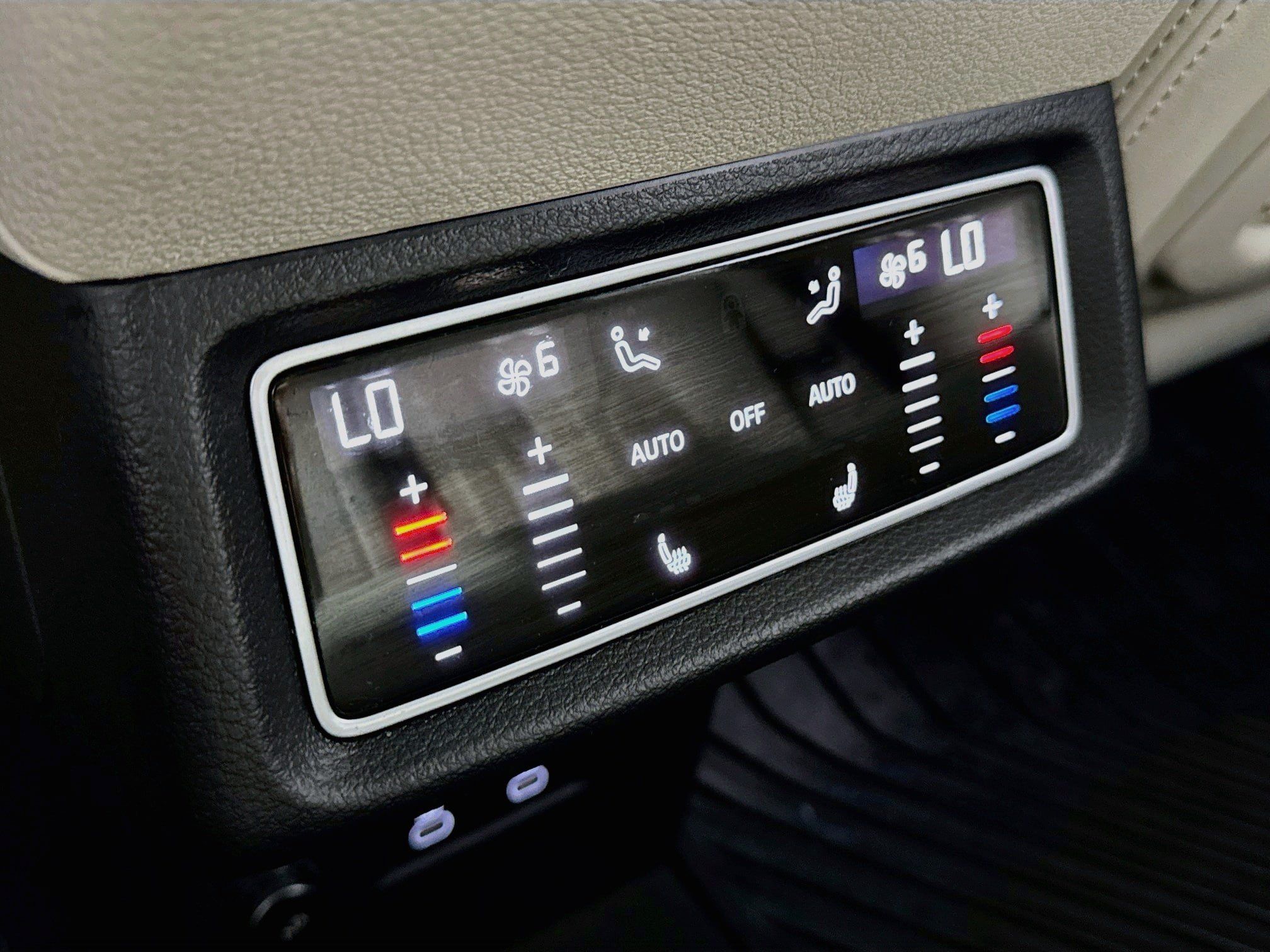 Used 2024 Audi Q8 e-tron Premium Plus w/ Premium Plus Package AWD/4WD image 27