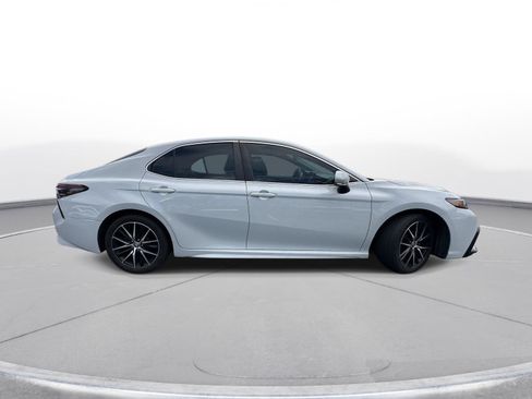 Used 2022 Toyota Camry SE w/ Convenience Package FWD image 5
