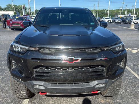 Used 2025 Chevrolet Colorado ZR2 w/ Technology Package AWD/4WD image 5